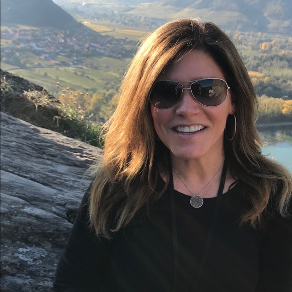 Meet your Posher, Leanne - Picture 1 of 1